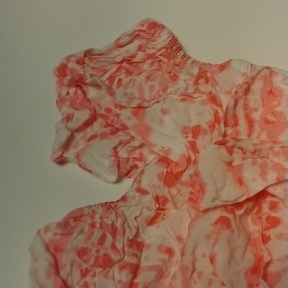 VS CUTE Ruffled Top - Picture 2 of 5